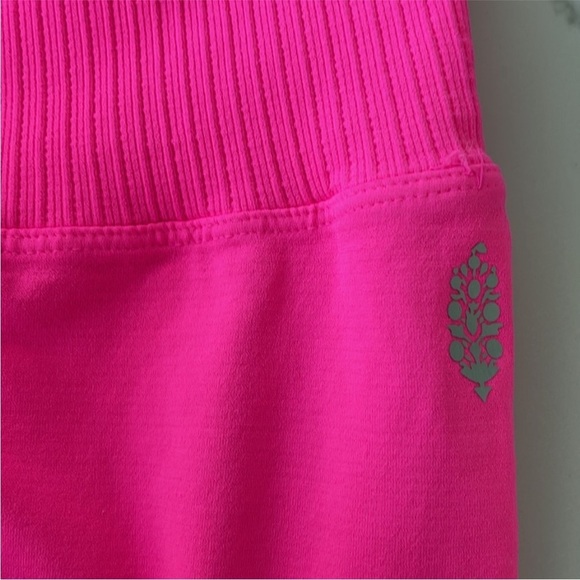NWT FREE PEOPLE MOVEMENT Good Karma leggings size M/L tropical pink Barbiecore - Picture 8 of 9